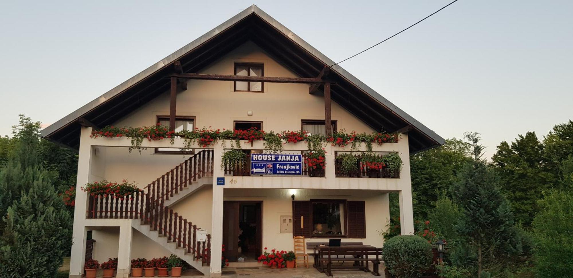 Отель House Janja Plitvice Селиште-Дрежничко Экстерьер фото